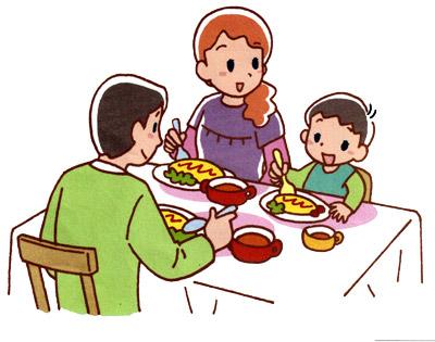 Trẻ ăn với cả nhà