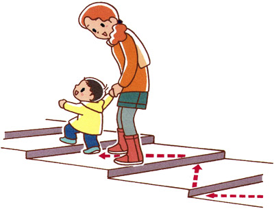 Giúp trẻ leo cầu thang