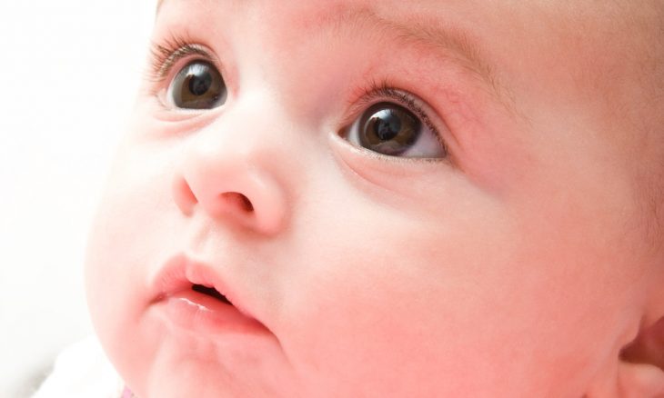 Luyện khả năng thị giác cho bé từ 6-9 tháng tuổi